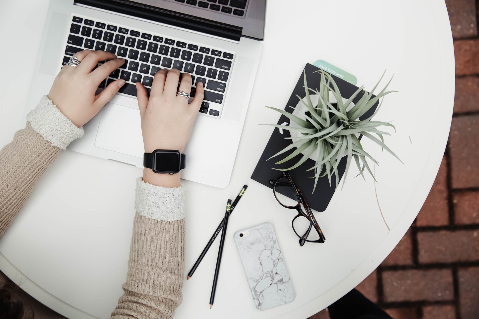 Arbeitsplatz mit Notizblock
